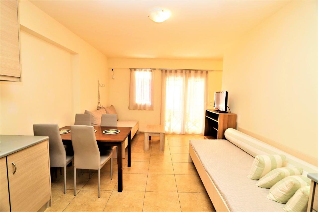 Dolphins Apartments Loutra Edipsou  Exterior photo